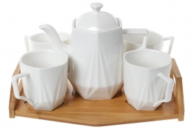 289-348 Чайный фарфоровый набор на бамбуковом подносе: чайник 900мл и 4 кружки 320мл